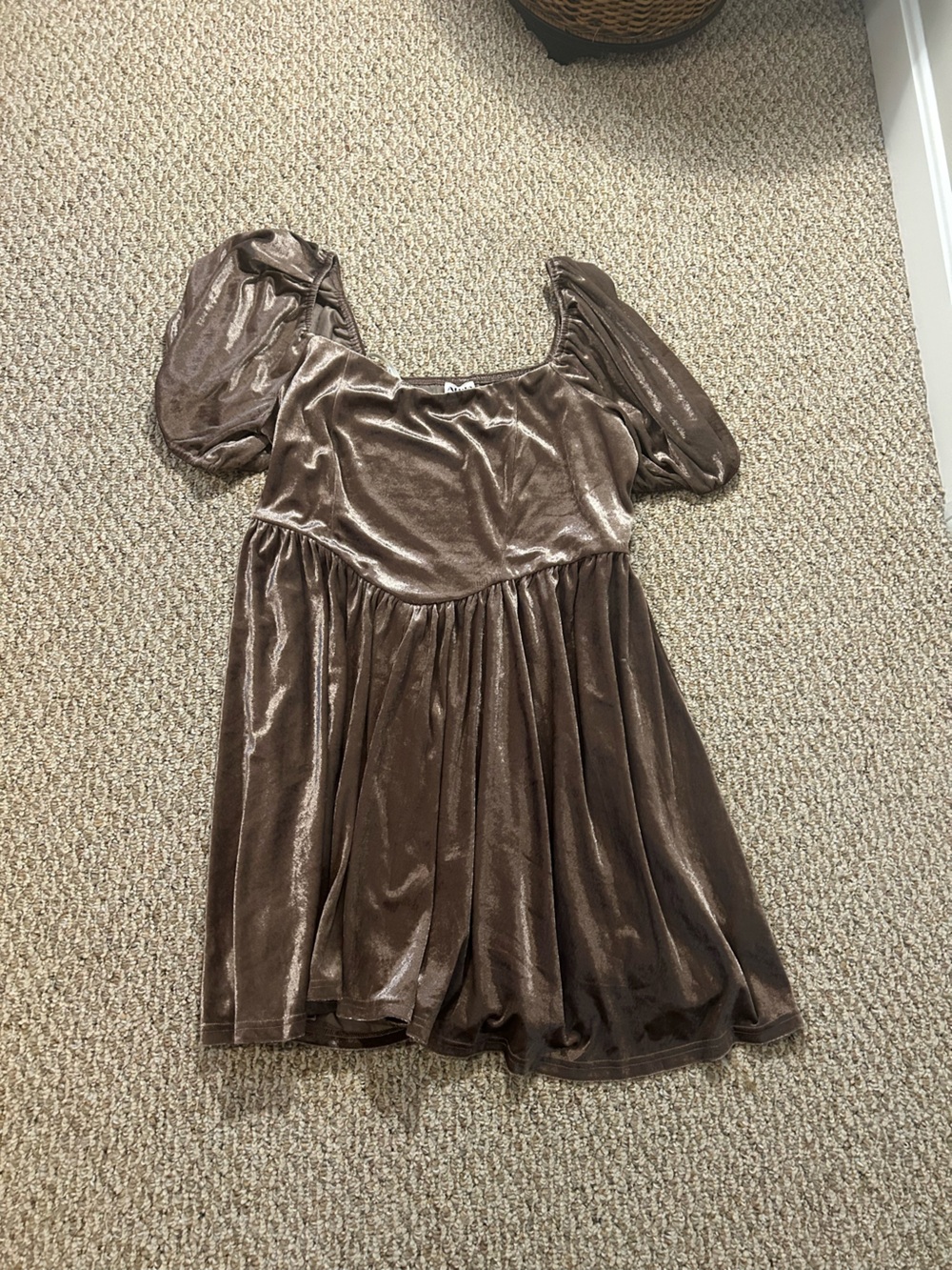 ARULA womens Brown Velvet Puff-Sleeve Dress